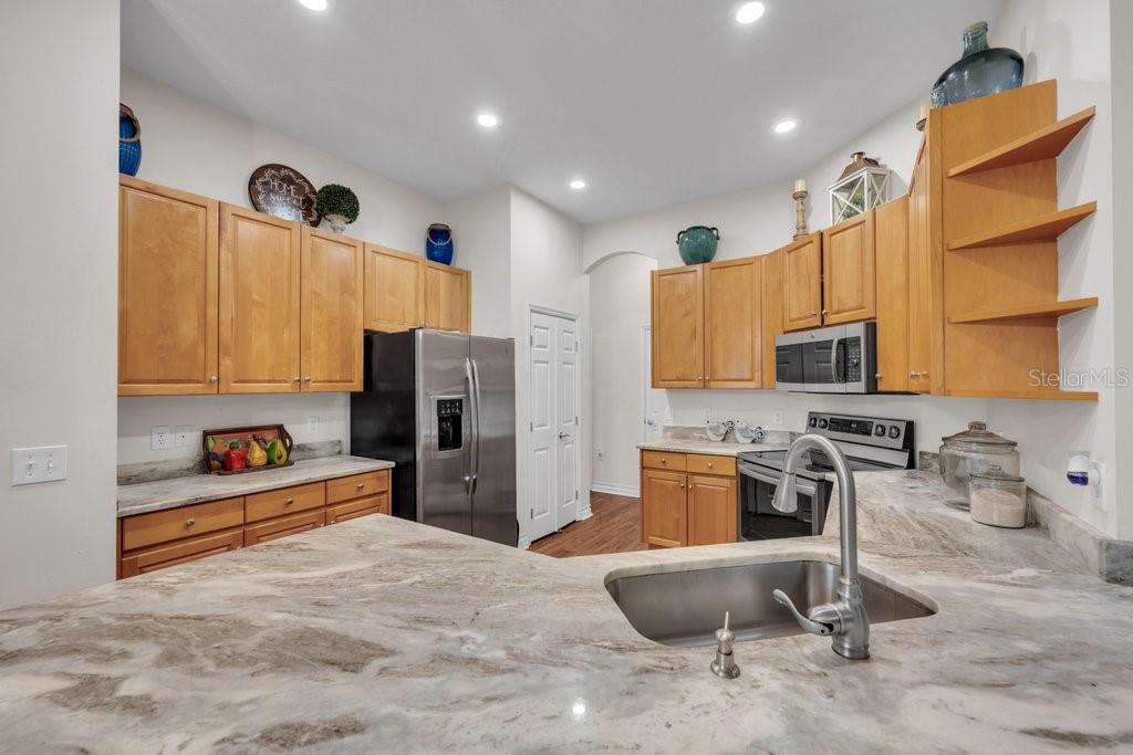 16135 BRIDGEDALE DR — photo 8