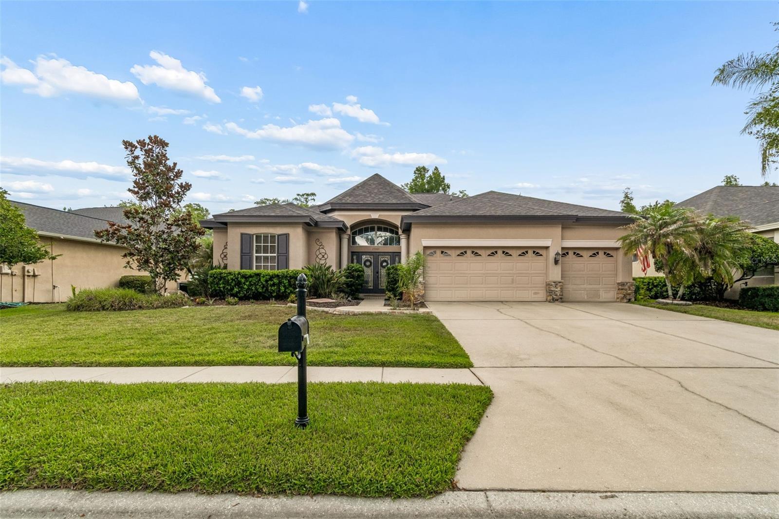 23305 GRACEWOOD CIR — photo 2