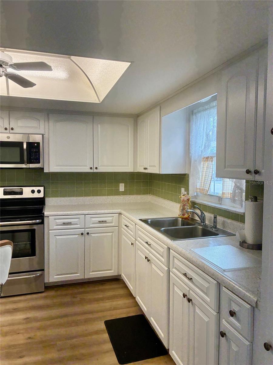 1674 S LAKE AVE #6 — photo 2