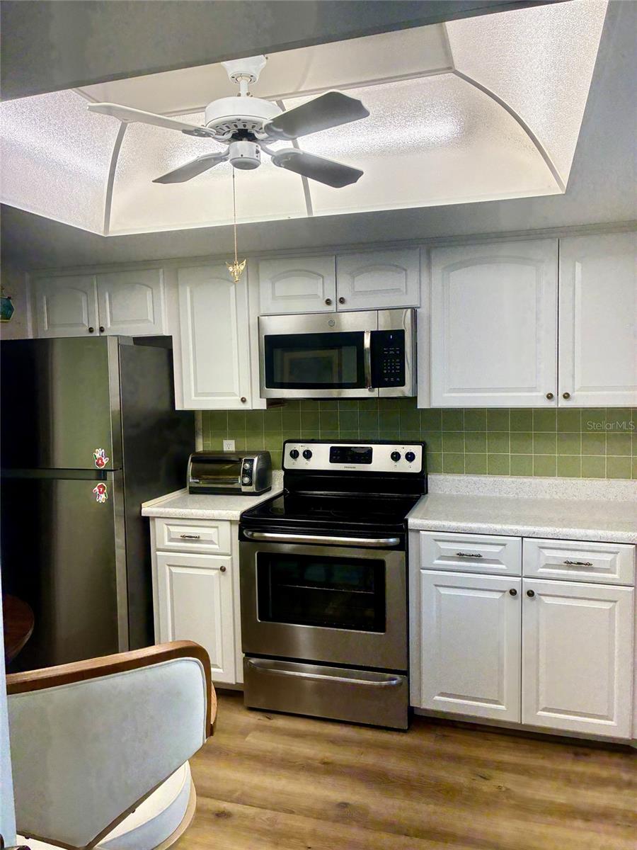 1674 S LAKE AVE #6 — photo 4