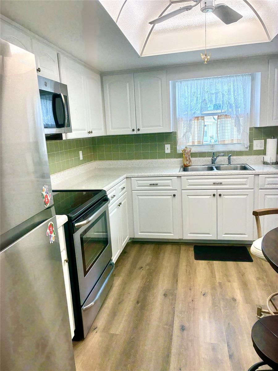 1674 S LAKE AVE #6 — photo 3