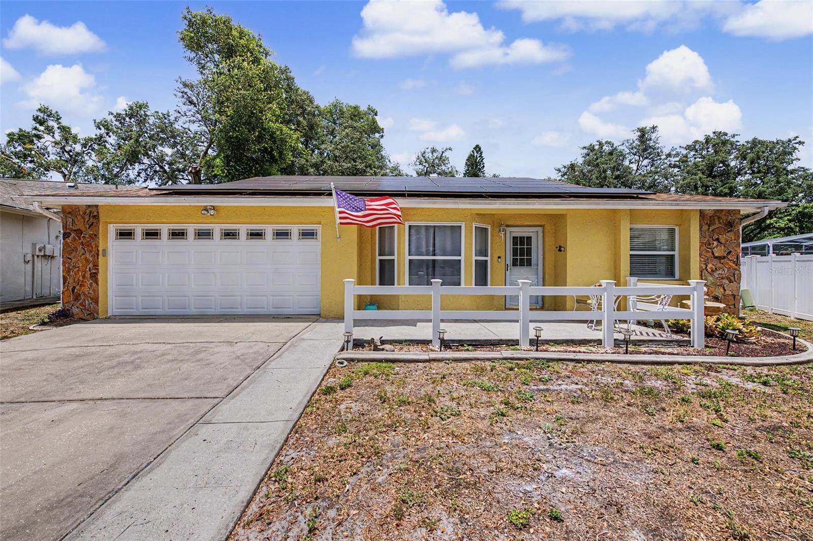 6325 SE SARAH LN — photo 2