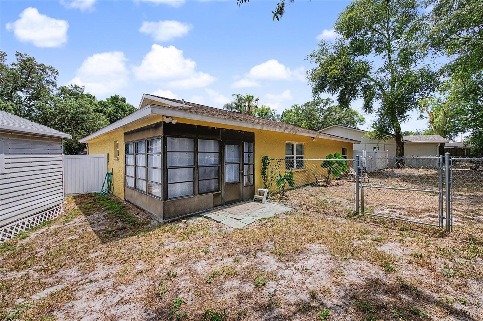 6325 SE SARAH LN — photo 31