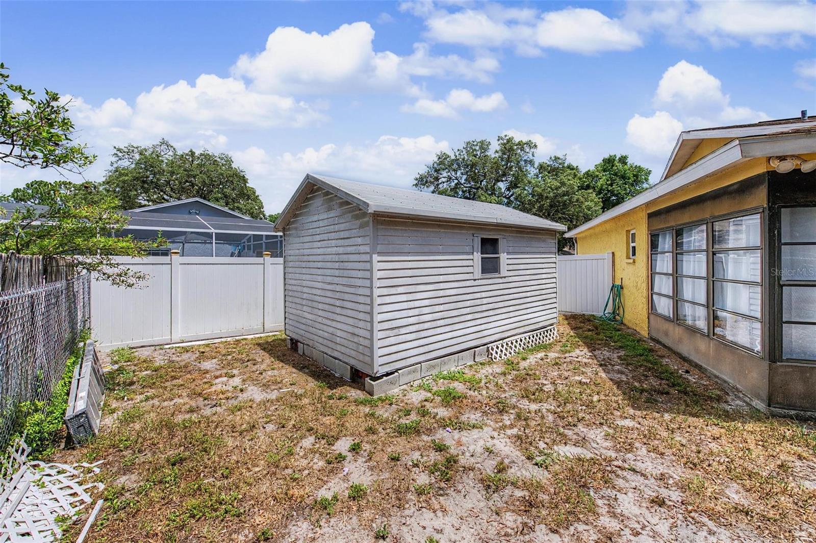 6325 SE SARAH LN — photo 32