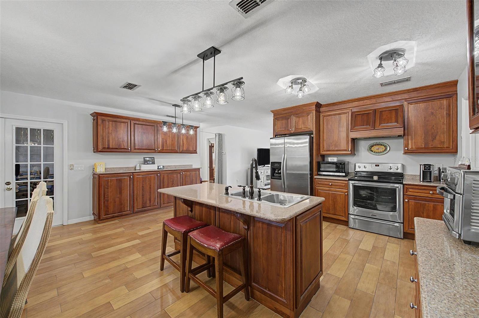 6325 SE SARAH LN — photo 16