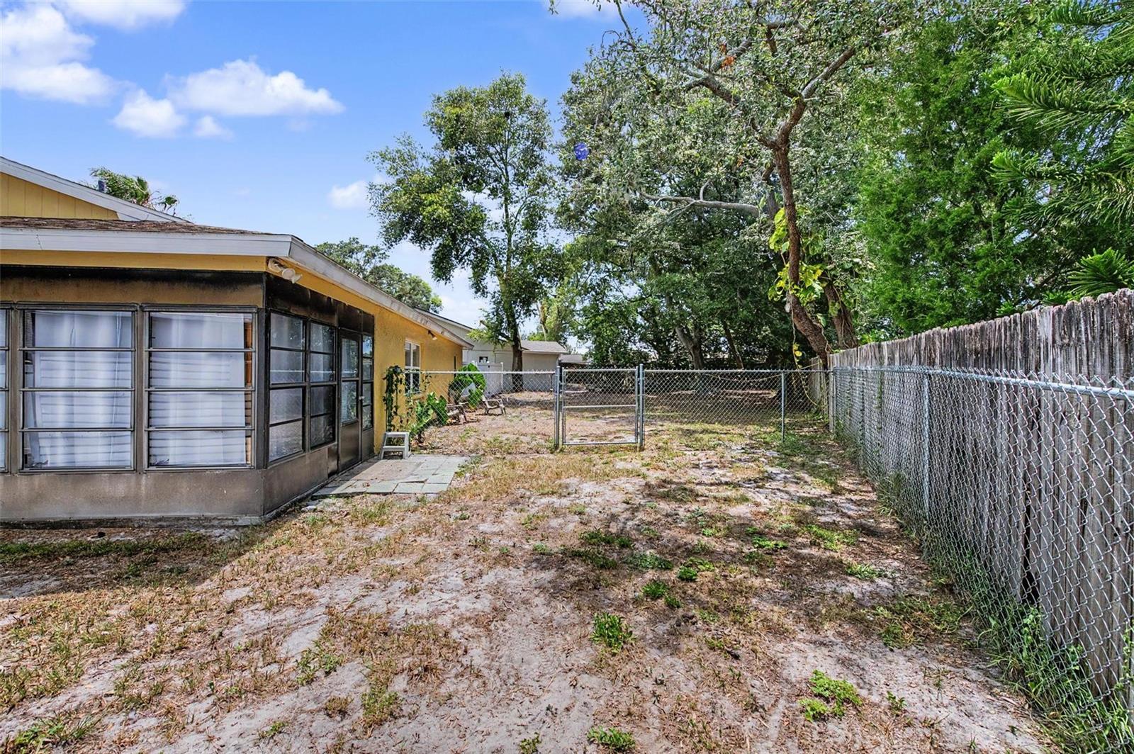 6325 SE SARAH LN — photo 33