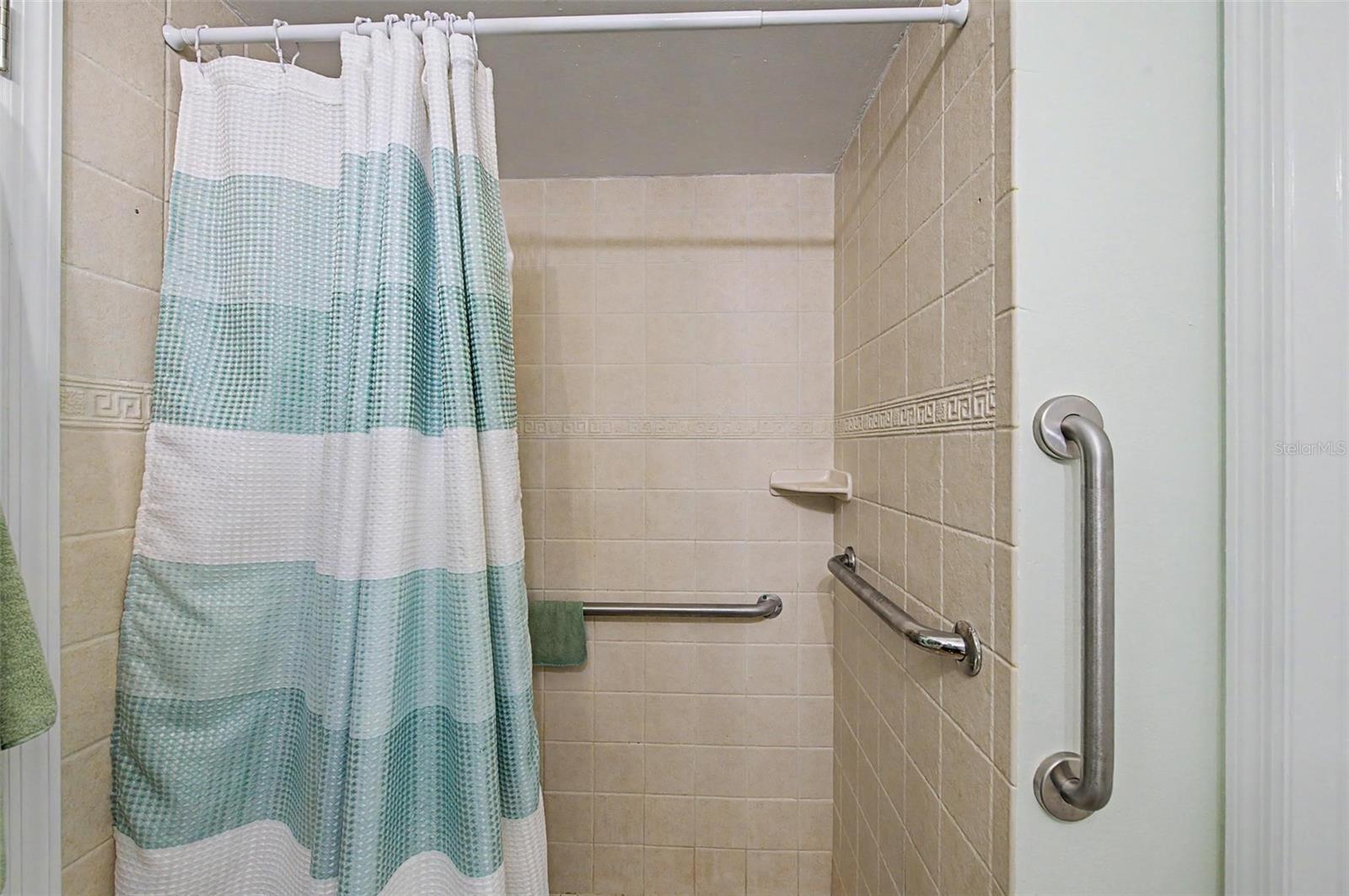6325 SE SARAH LN — photo 24