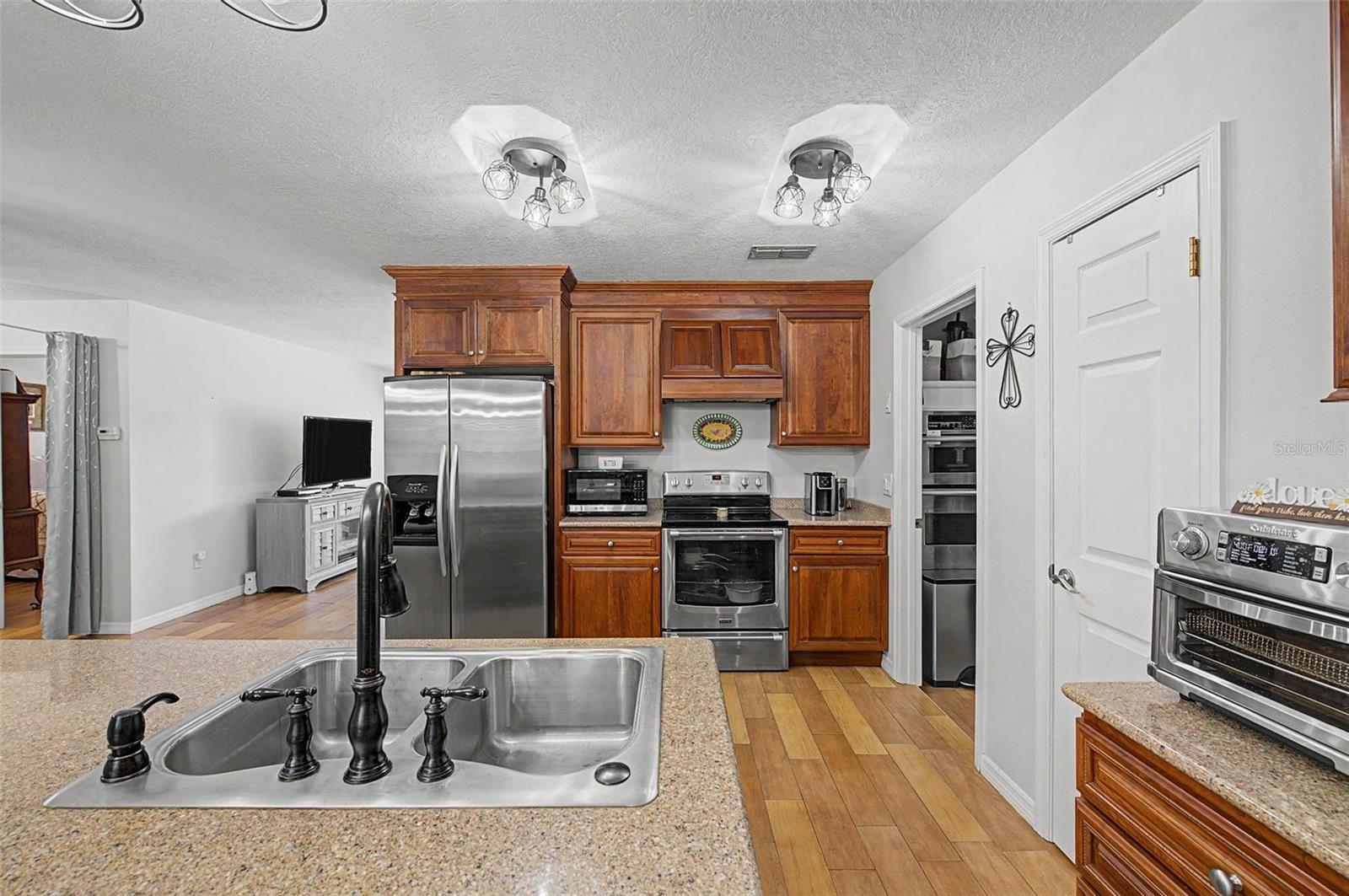 6325 SE SARAH LN — photo 17
