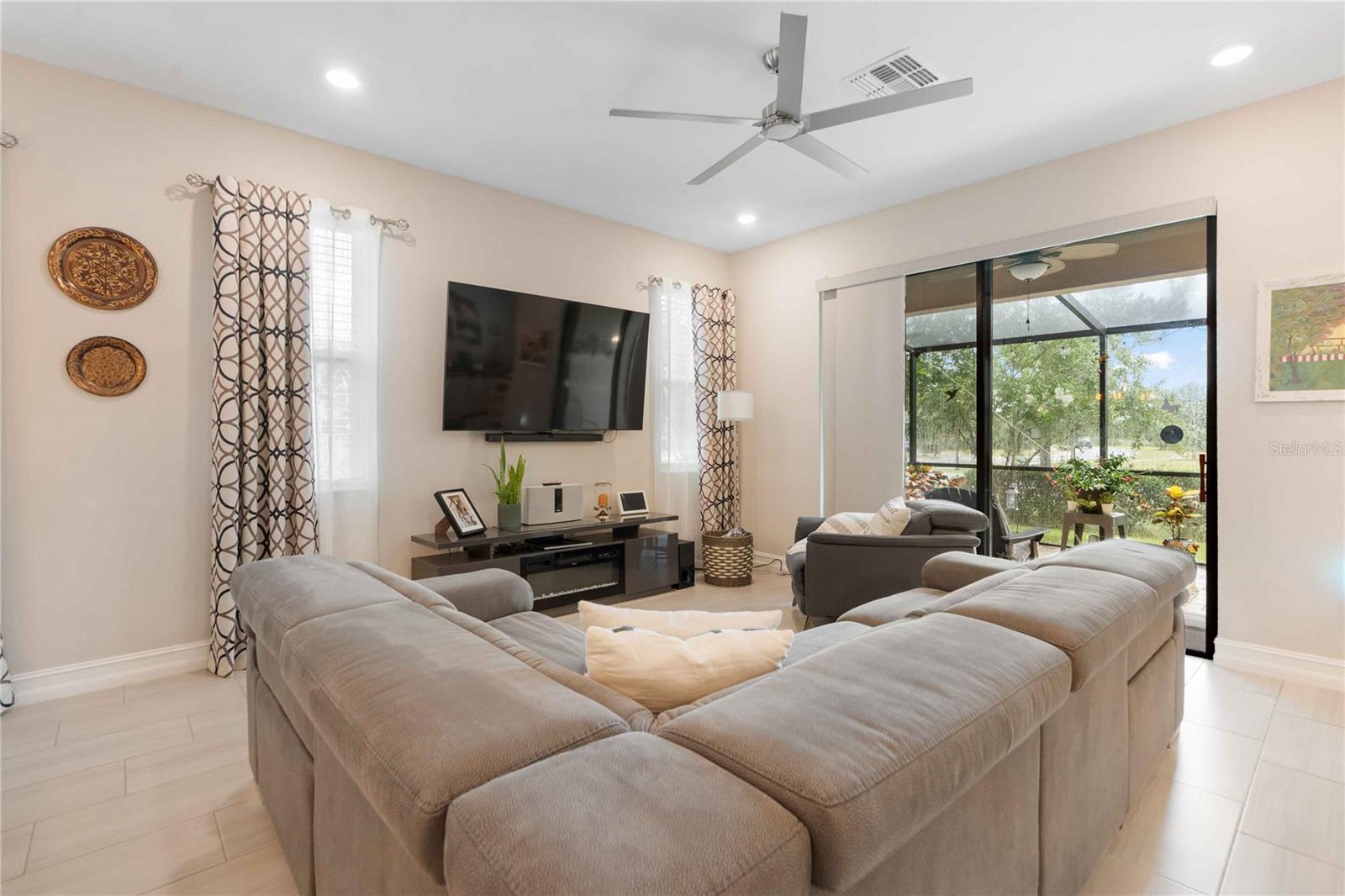 4833 SAN MARTINO DR — photo 8