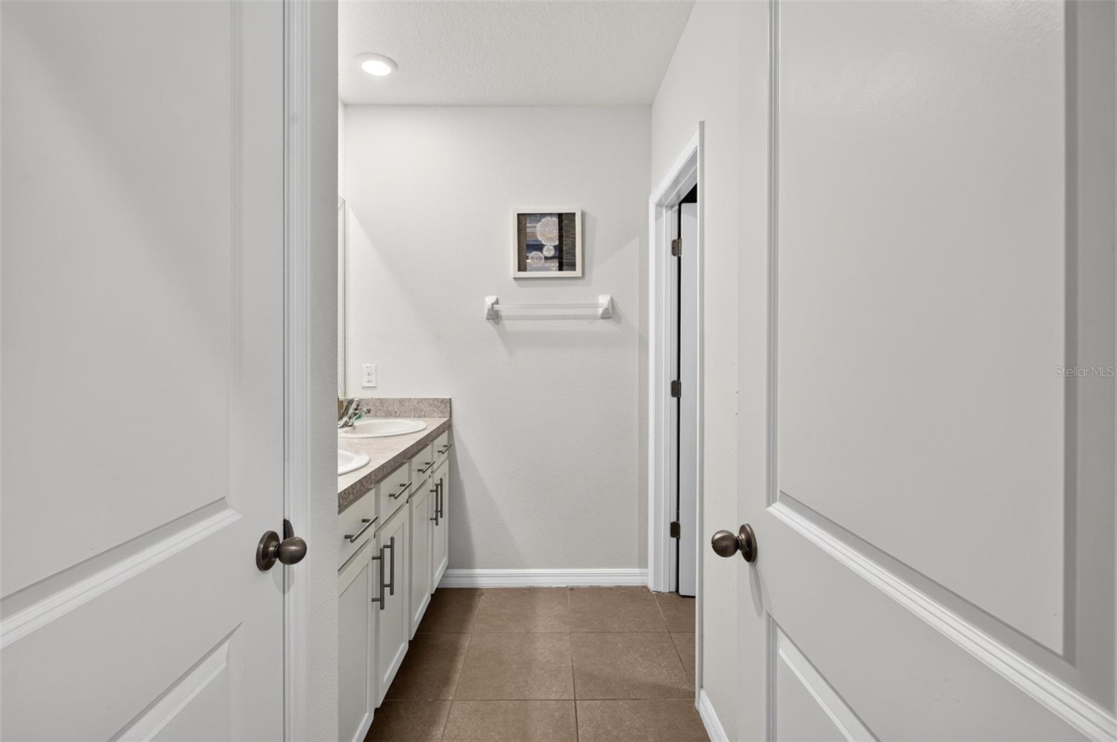 7043 SILVERADO RANCH BLVD — photo 38