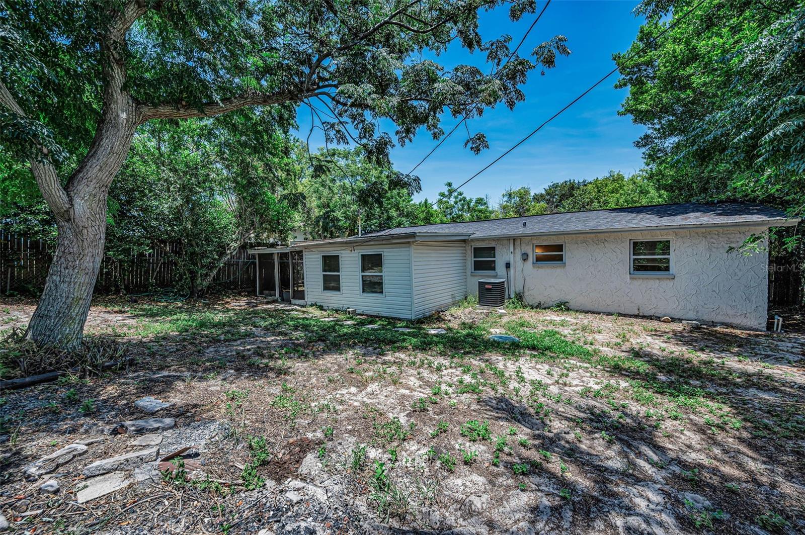 4312 BEACON SQUARE DR — photo 32