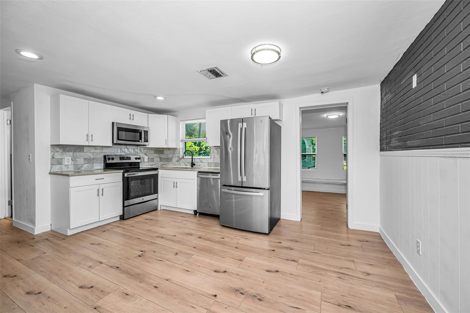 4312 BEACON SQUARE DR — photo 12