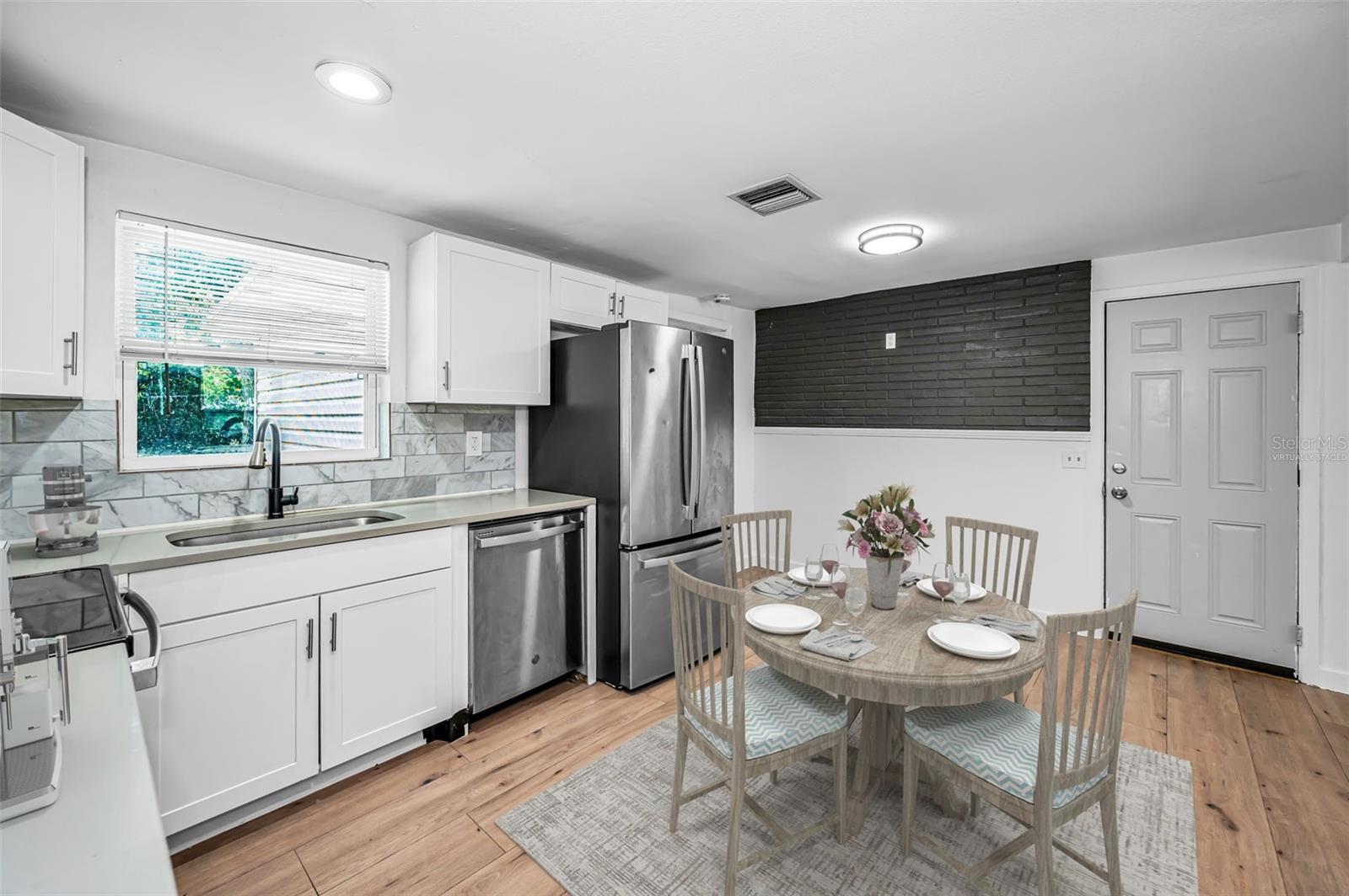 4312 BEACON SQUARE DR — photo 14