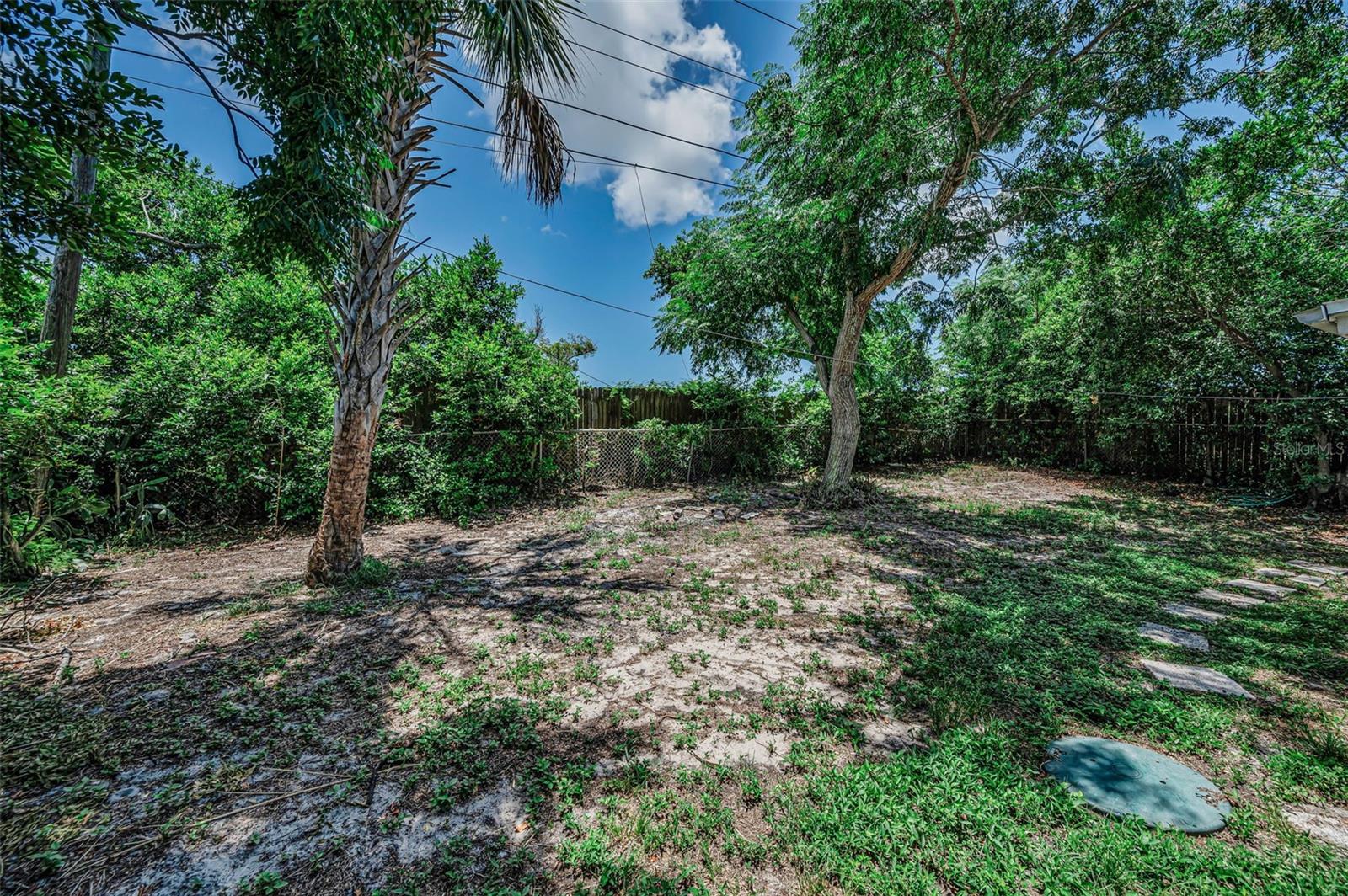 4312 BEACON SQUARE DR — photo 33