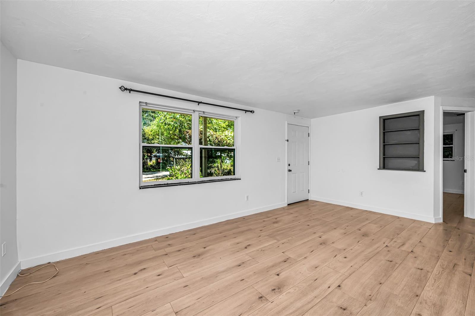 4312 BEACON SQUARE DR — photo 8