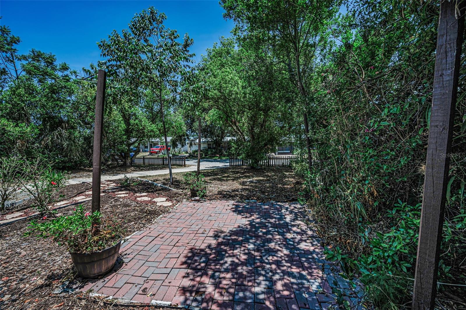 4312 BEACON SQUARE DR — photo 3