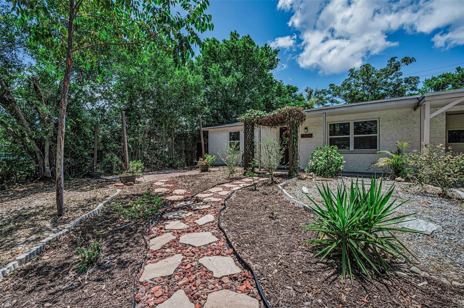 4312 BEACON SQUARE DR — photo 4
