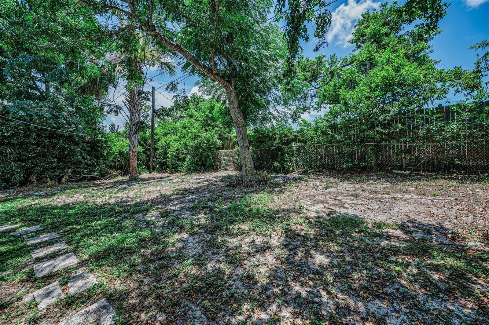 4312 BEACON SQUARE DR — photo 30