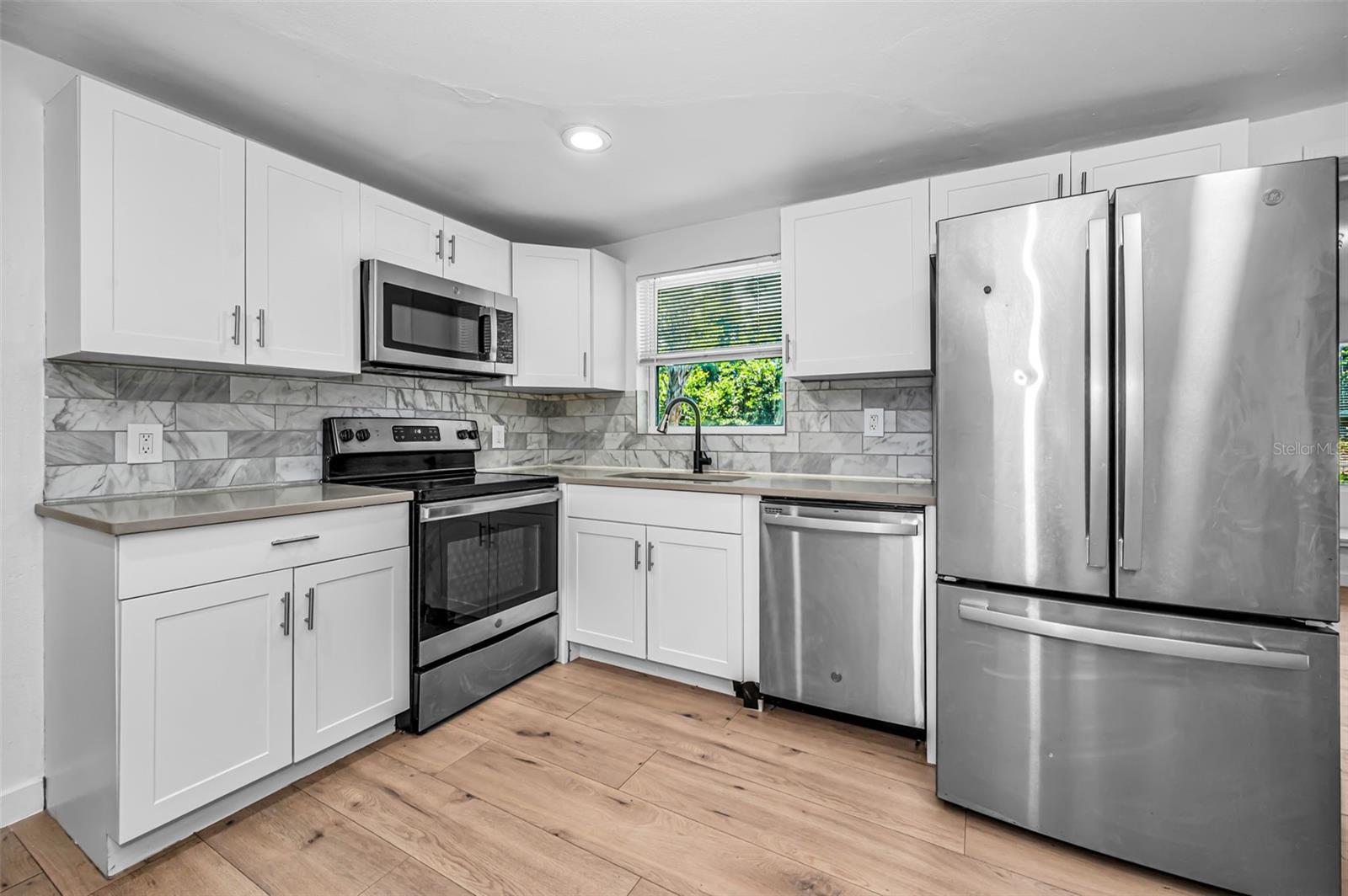 4312 BEACON SQUARE DR — photo 13