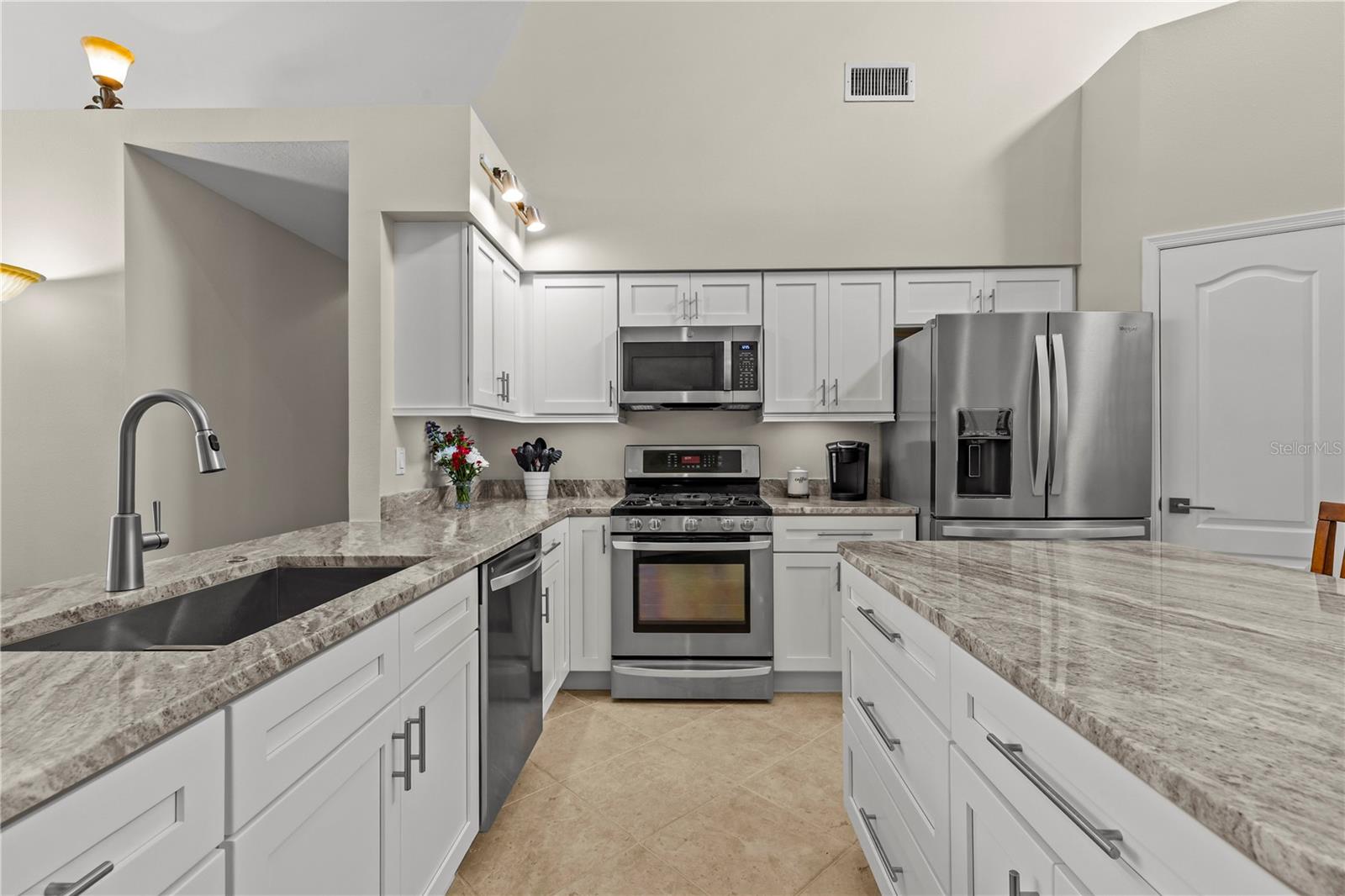 10522 CHAMBERS DR — photo 9