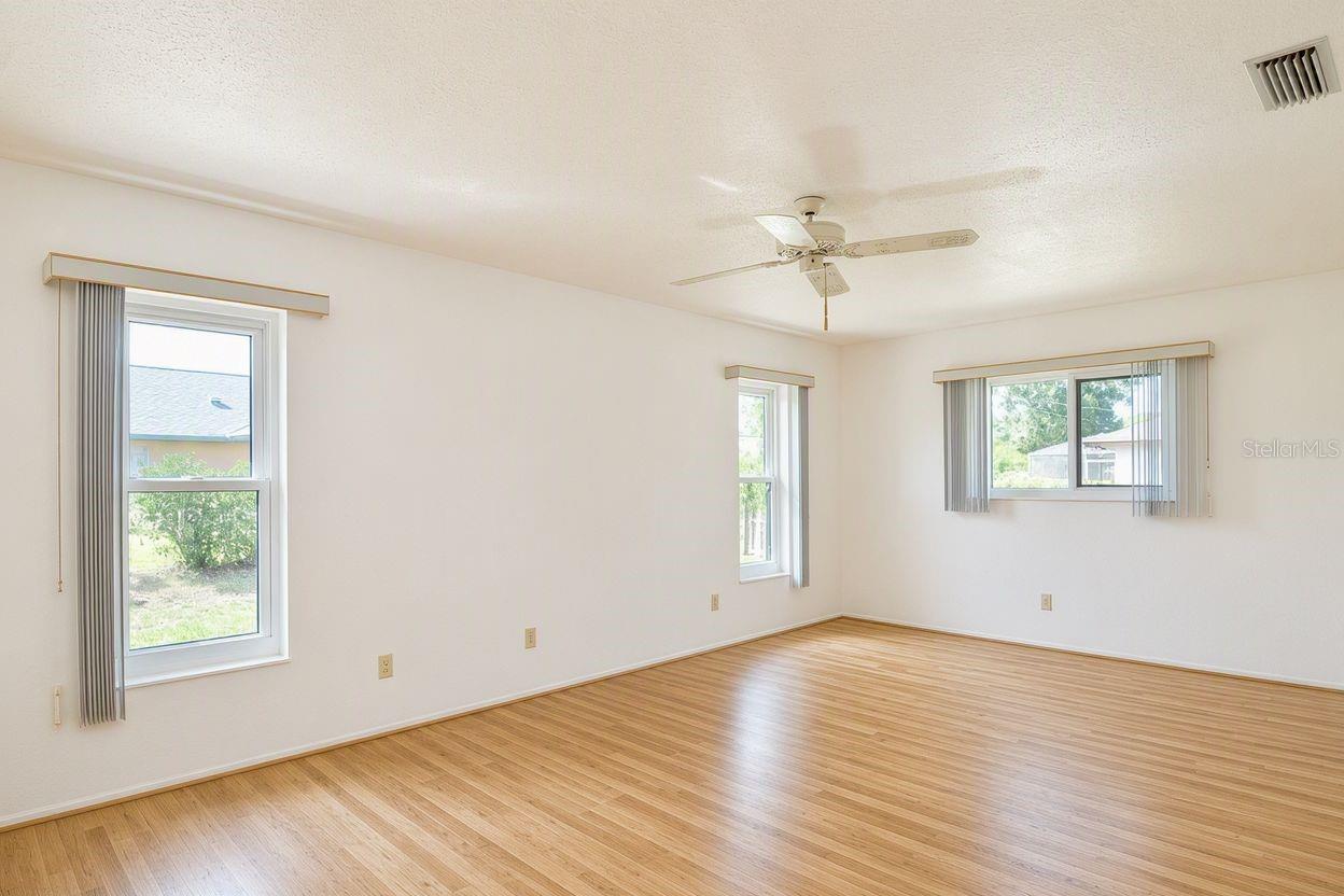 1379 EVEREST RD — photo 20