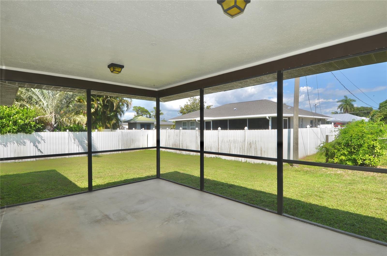 1379 EVEREST RD — photo 31