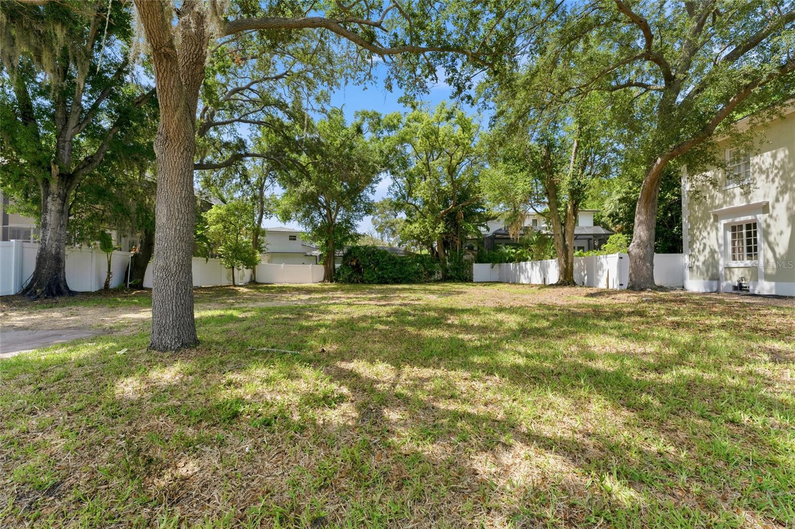 5010 W AZEELE ST — photo 3