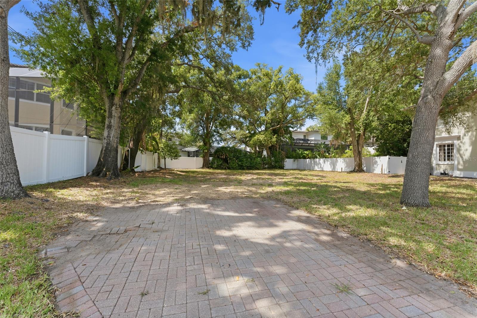 5010 W AZEELE ST — photo 6