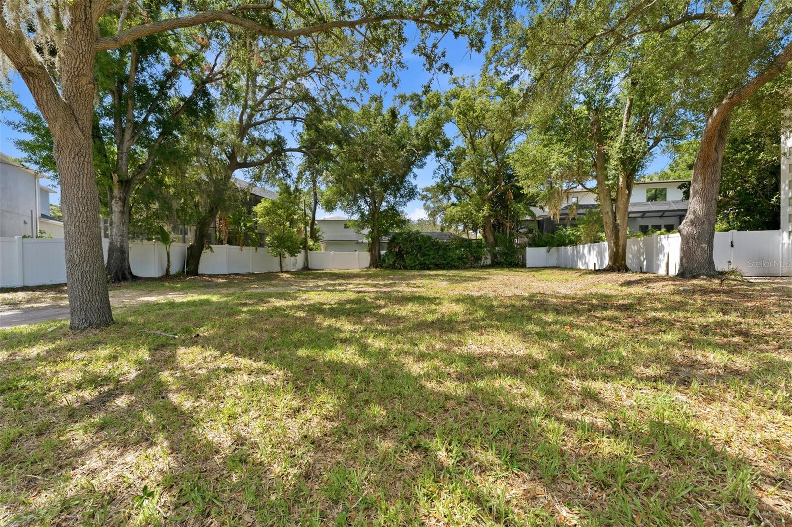 5010 W AZEELE ST — photo 5