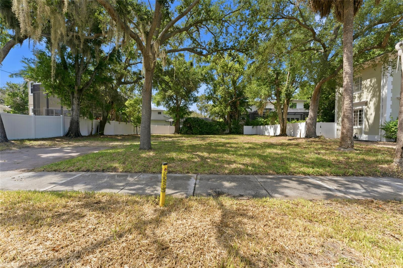 5010 W AZEELE ST — photo 2