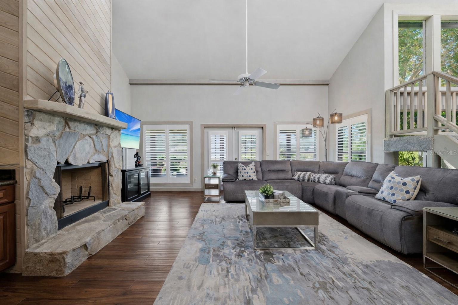 708 WARREN RD — photo 40