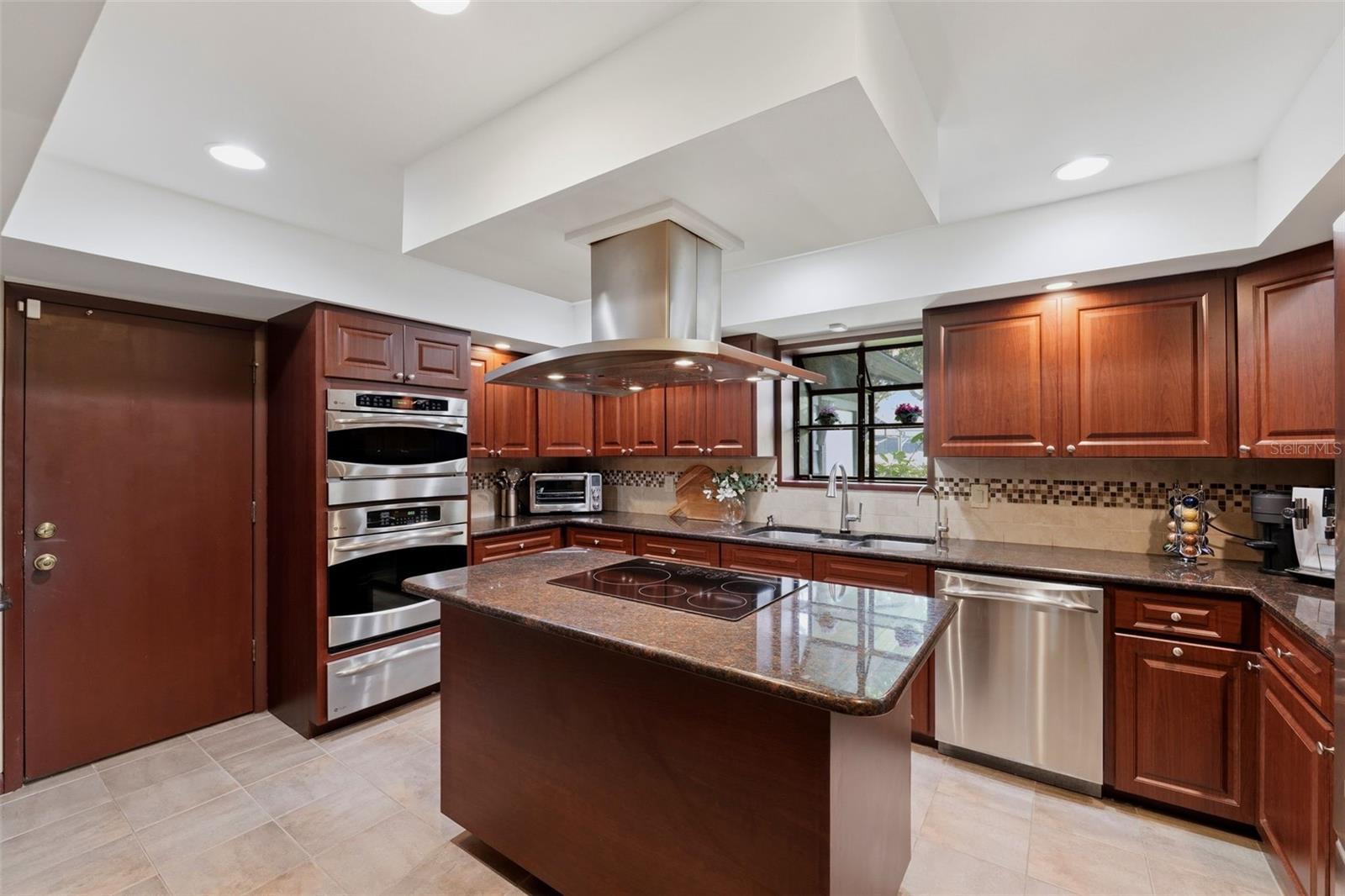708 WARREN RD — photo 45