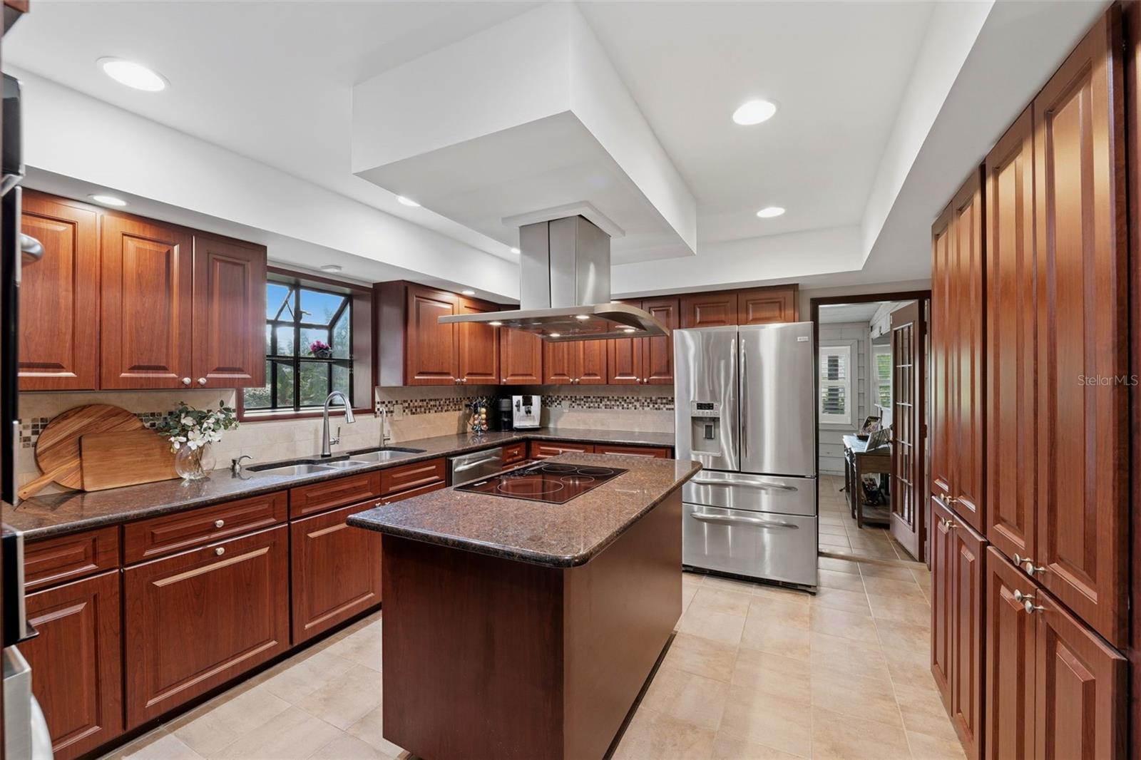 708 WARREN RD — photo 46