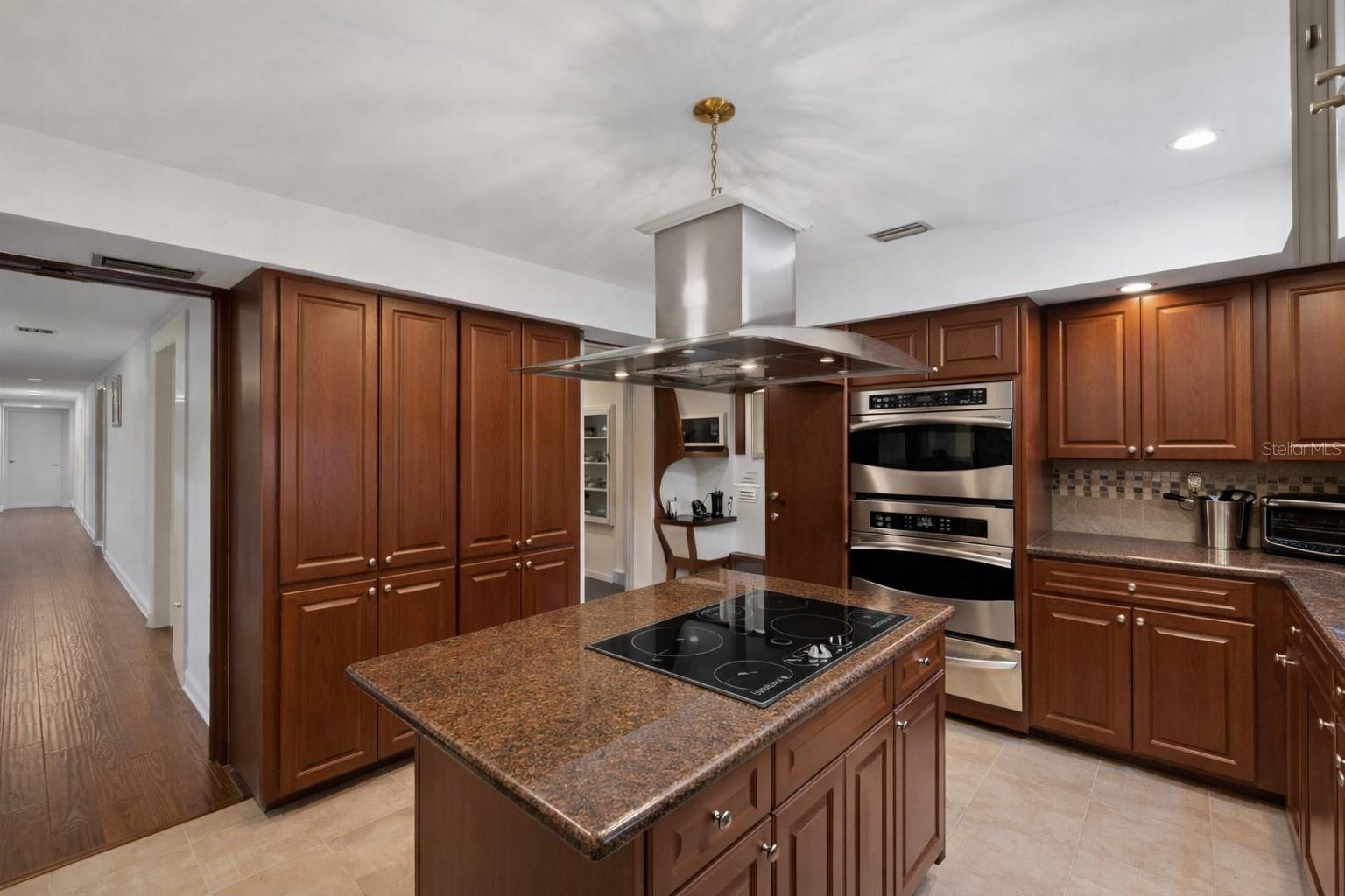 708 WARREN RD — photo 44