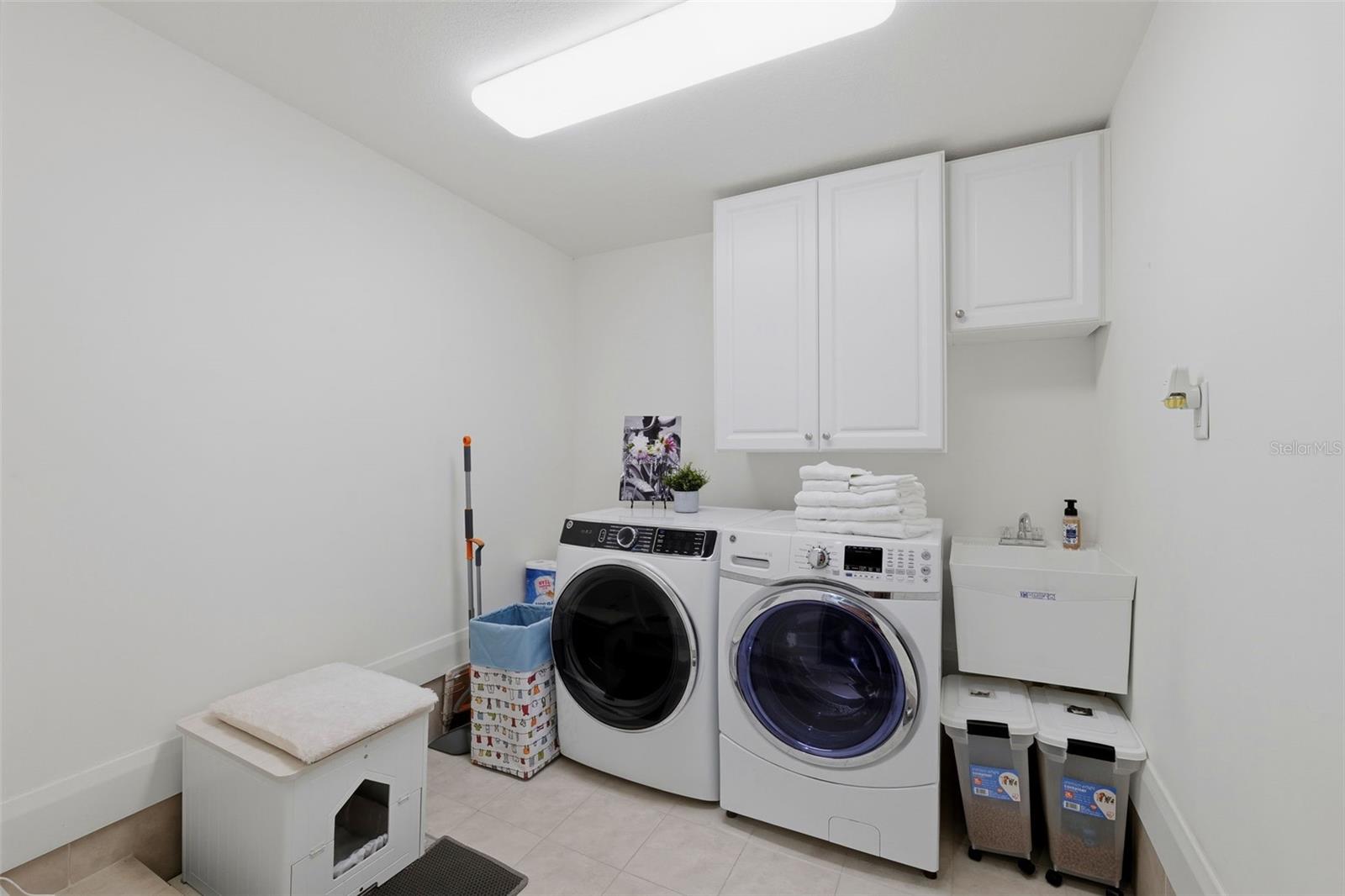 708 WARREN RD — photo 83