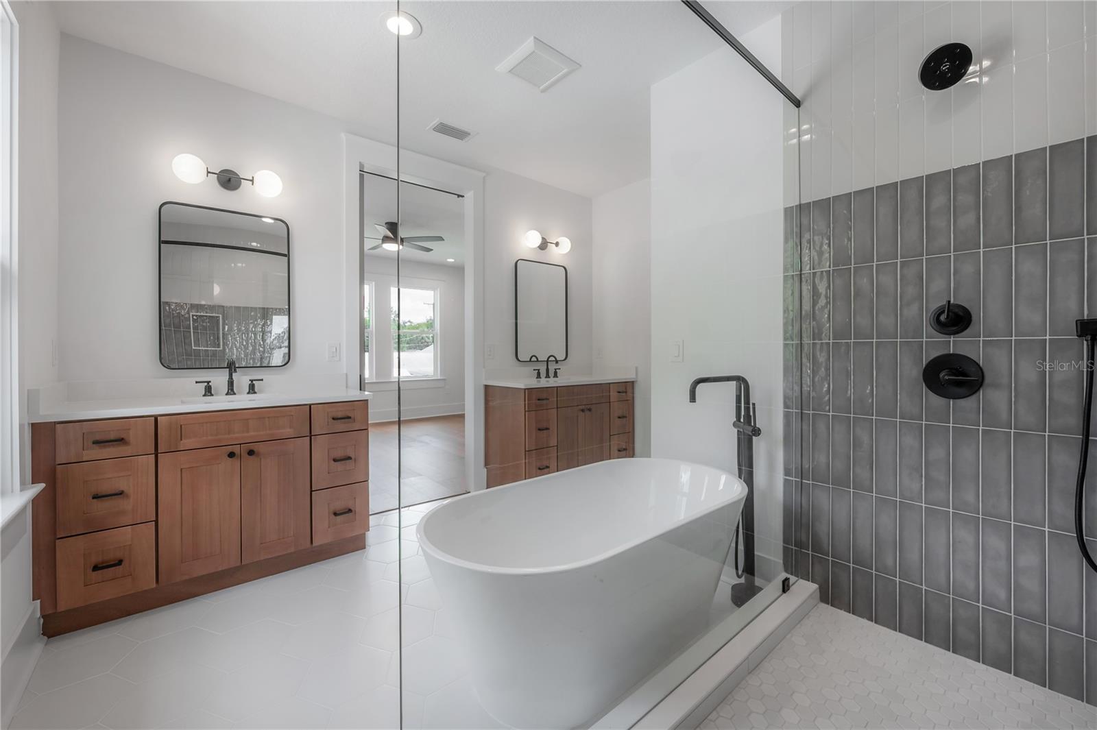 1222 E CHELSEA ST — photo 31