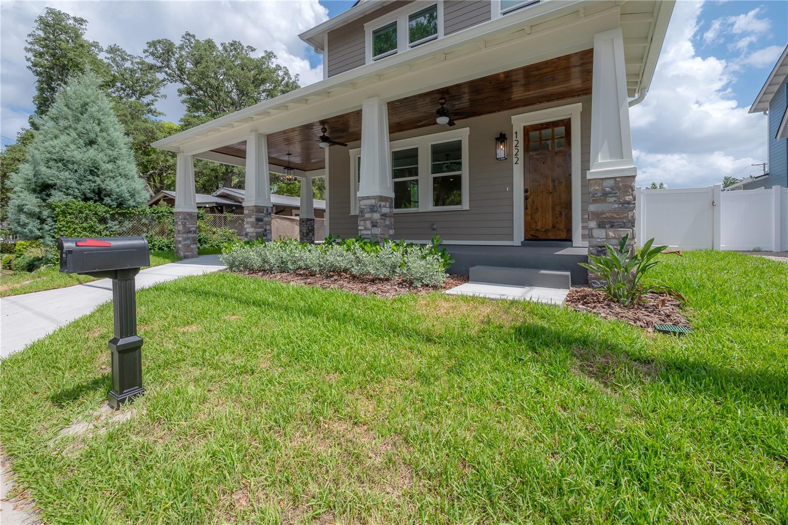 1222 E CHELSEA ST — photo 4