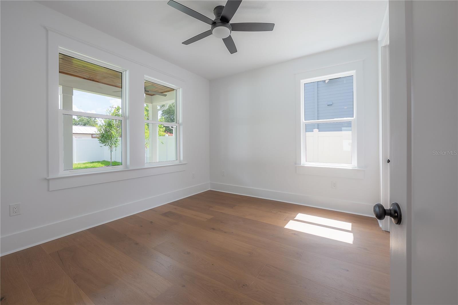 1222 E CHELSEA ST — photo 23