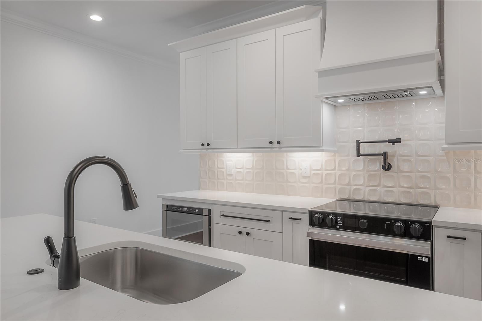 1222 E CHELSEA ST — photo 18