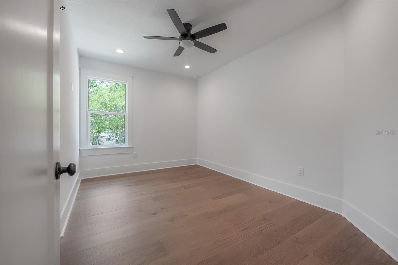 1222 E CHELSEA ST — photo 34