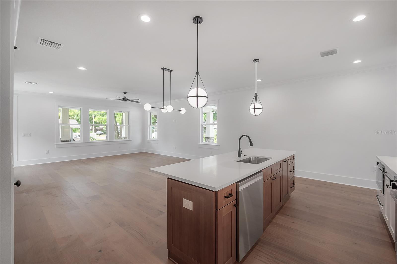 1222 E CHELSEA ST — photo 16