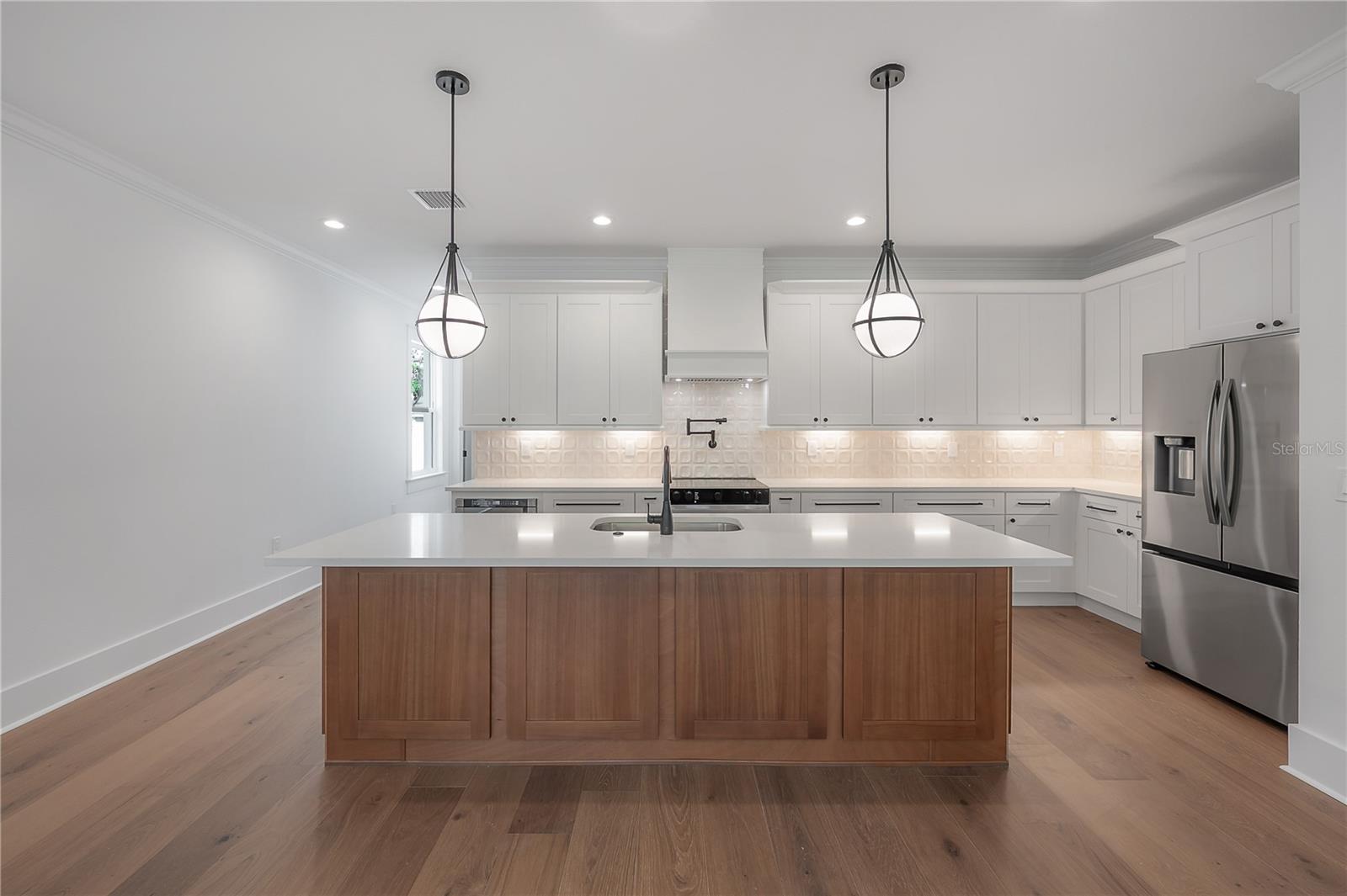 1222 E CHELSEA ST — photo 10