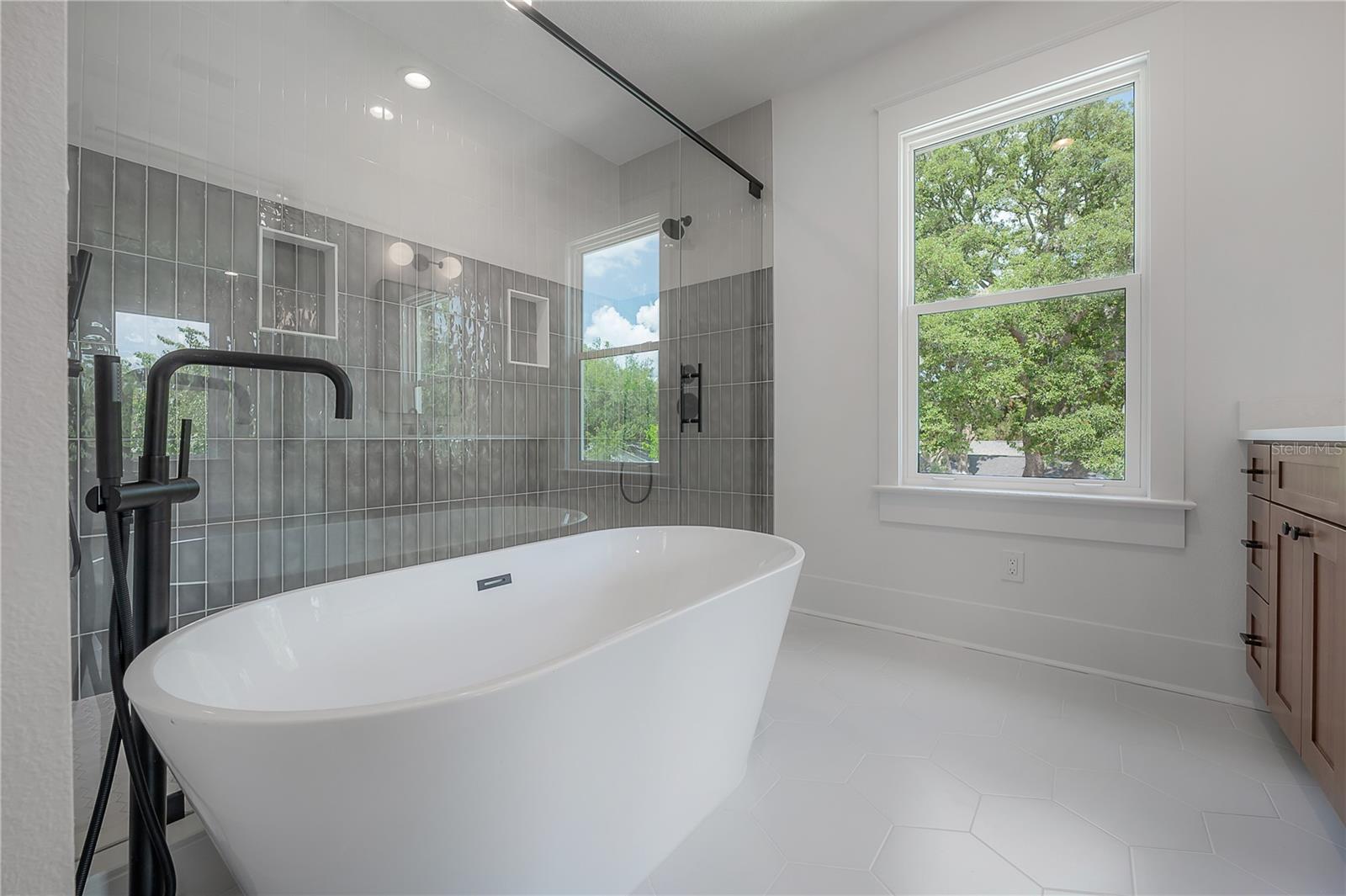 1222 E CHELSEA ST — photo 33