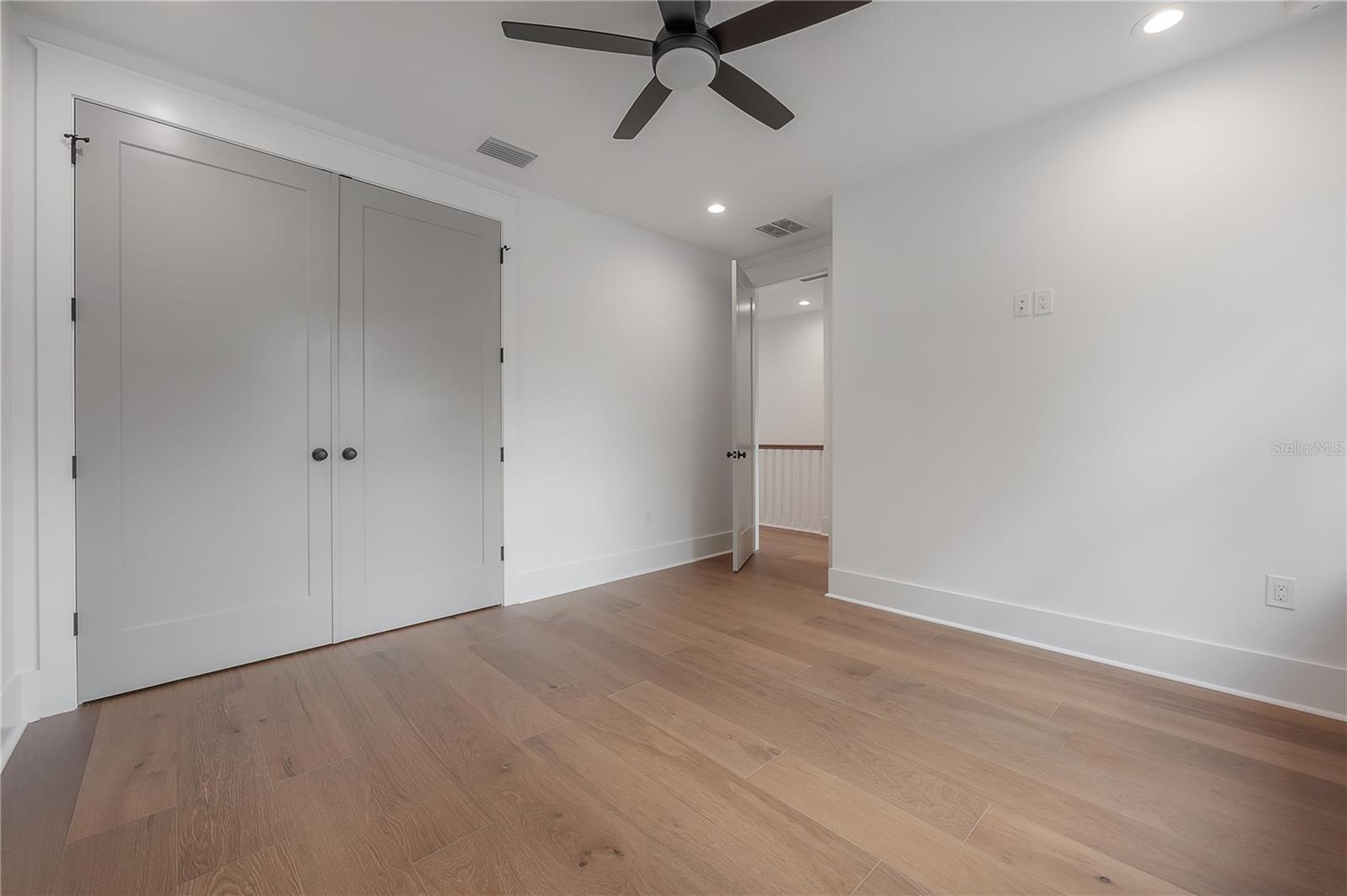 1222 E CHELSEA ST — photo 37