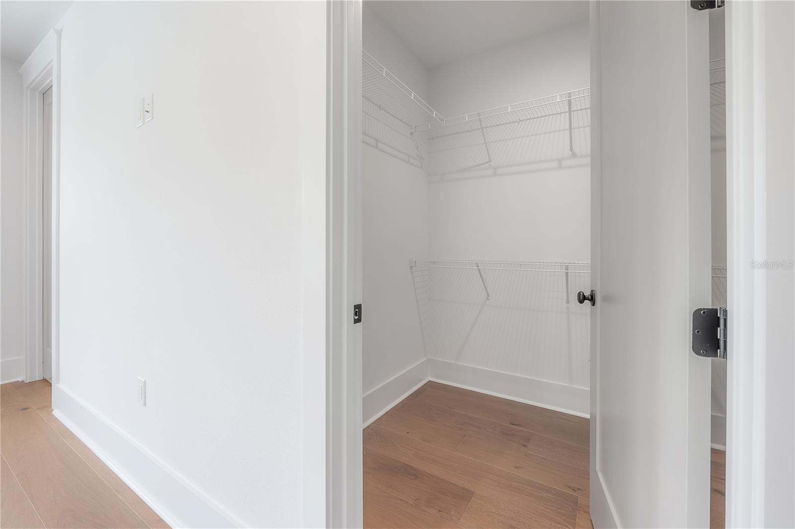 1222 E CHELSEA ST — photo 25