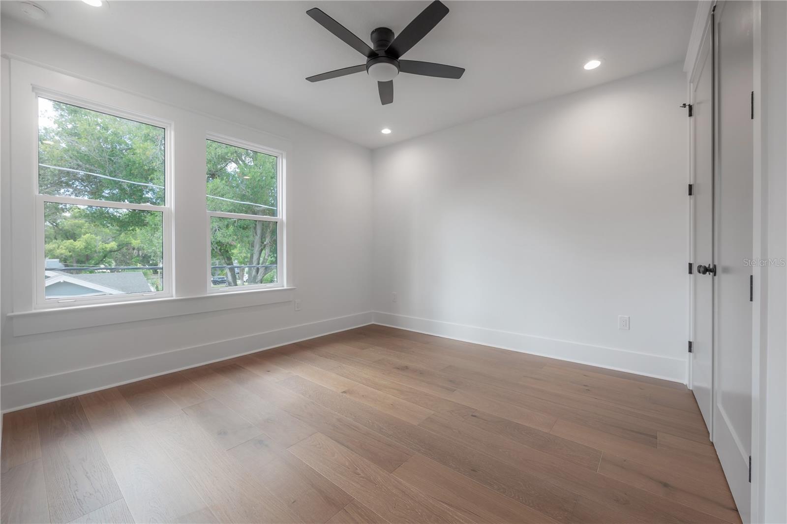 1222 E CHELSEA ST — photo 36