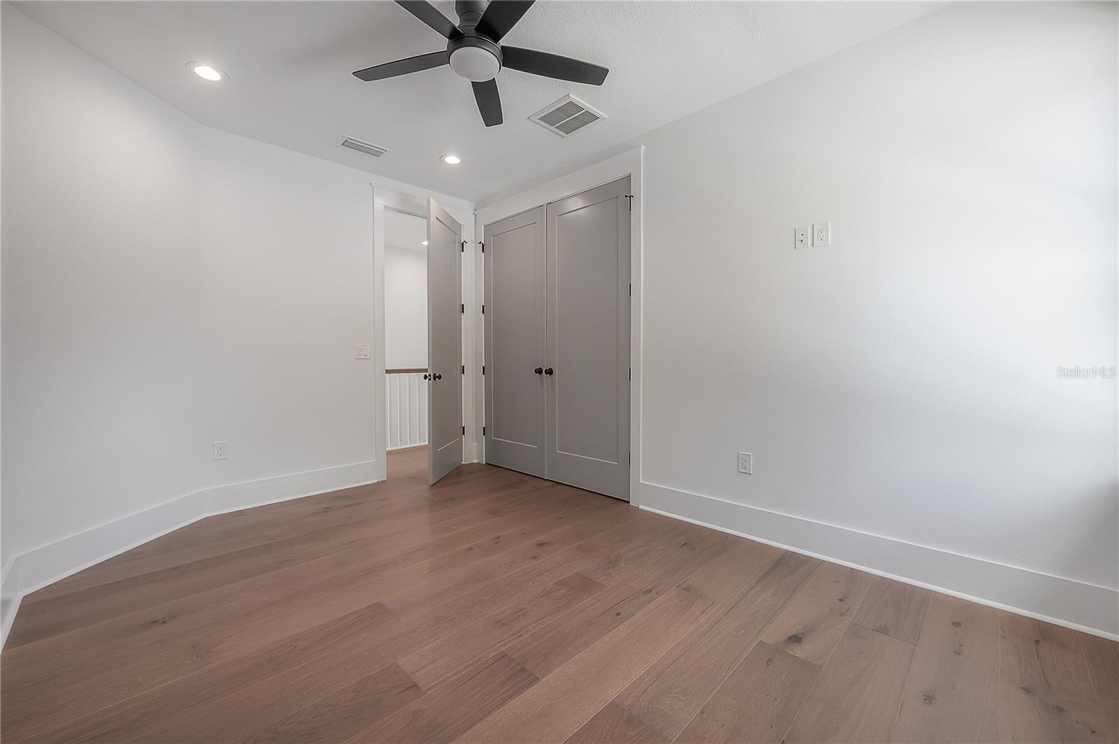 1222 E CHELSEA ST — photo 35