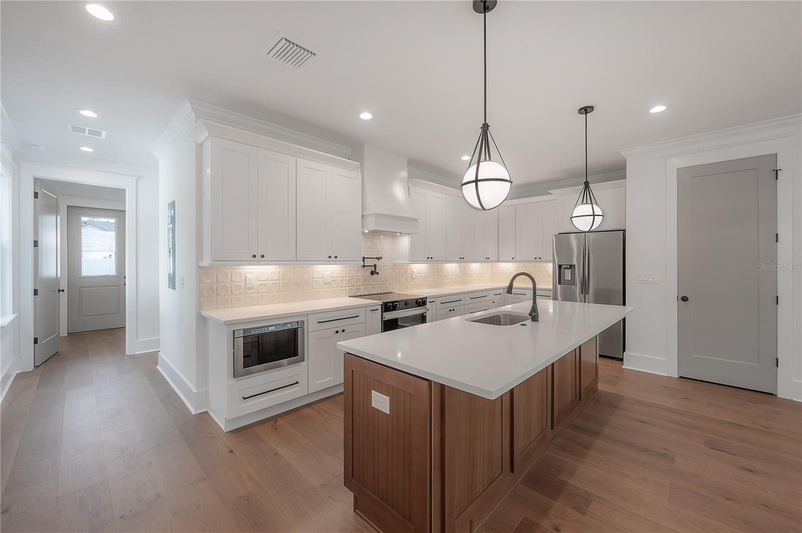 1222 E CHELSEA ST — photo 11