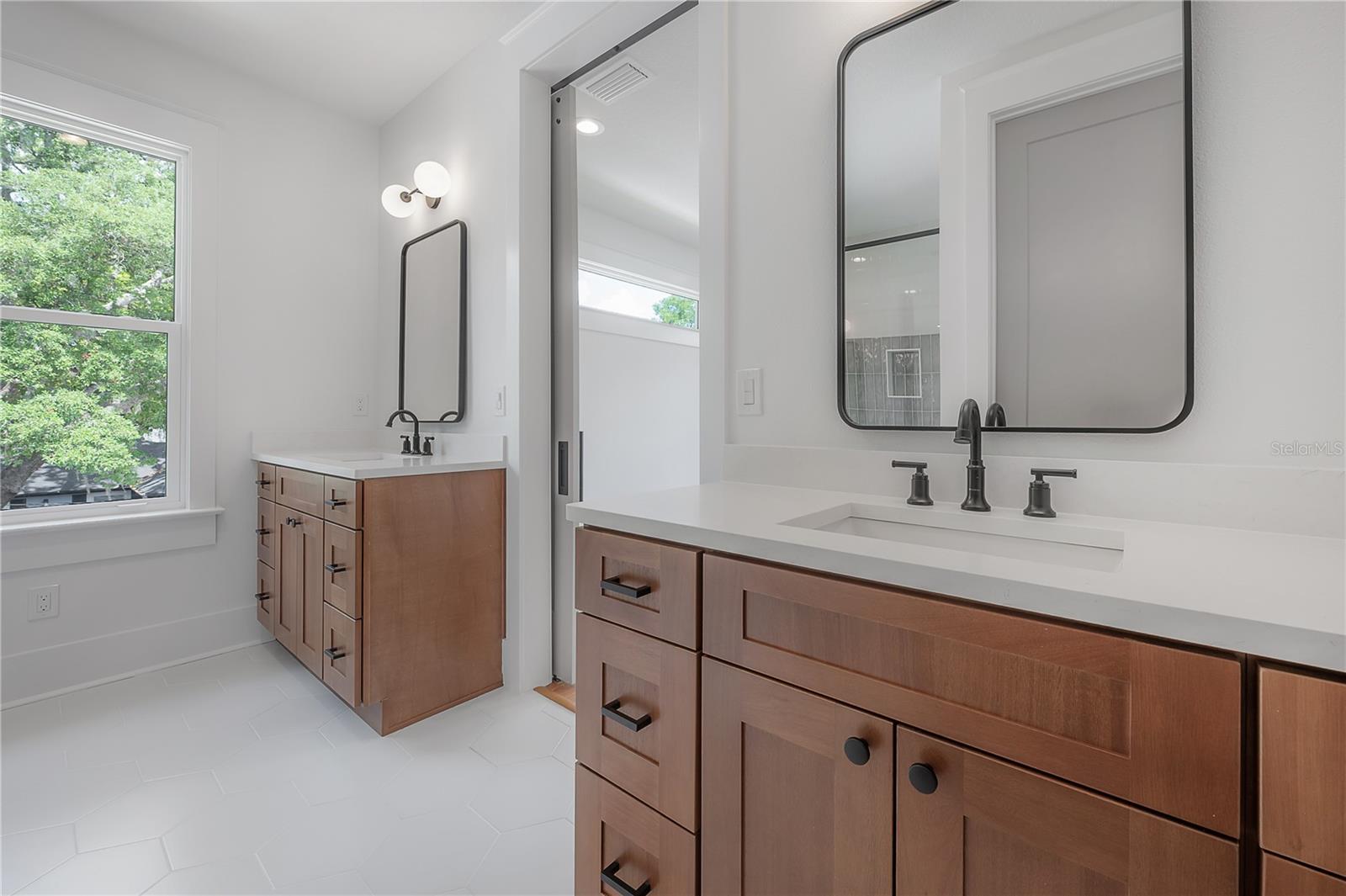 1222 E CHELSEA ST — photo 32