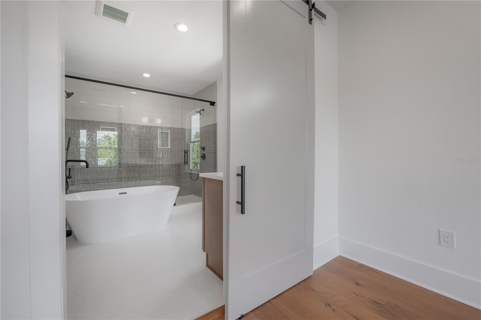 1222 E CHELSEA ST — photo 29
